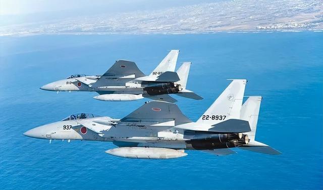 2：2！中日战机对峙，我军战机雷达照日本战机，日防长凌晨发话