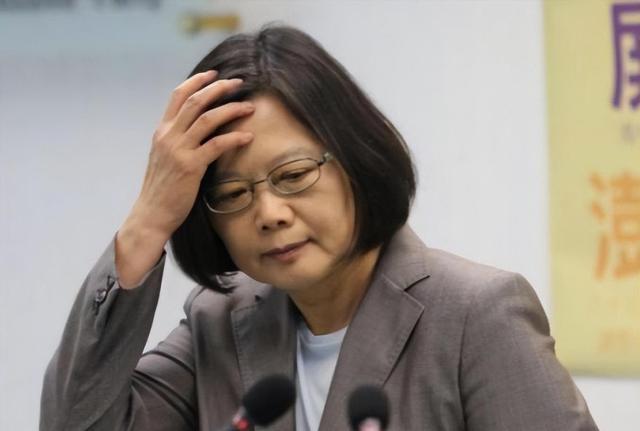台岛政局突变，柯文哲当庭被捕，蔡英文在劫难逃，国民党兵分两路
