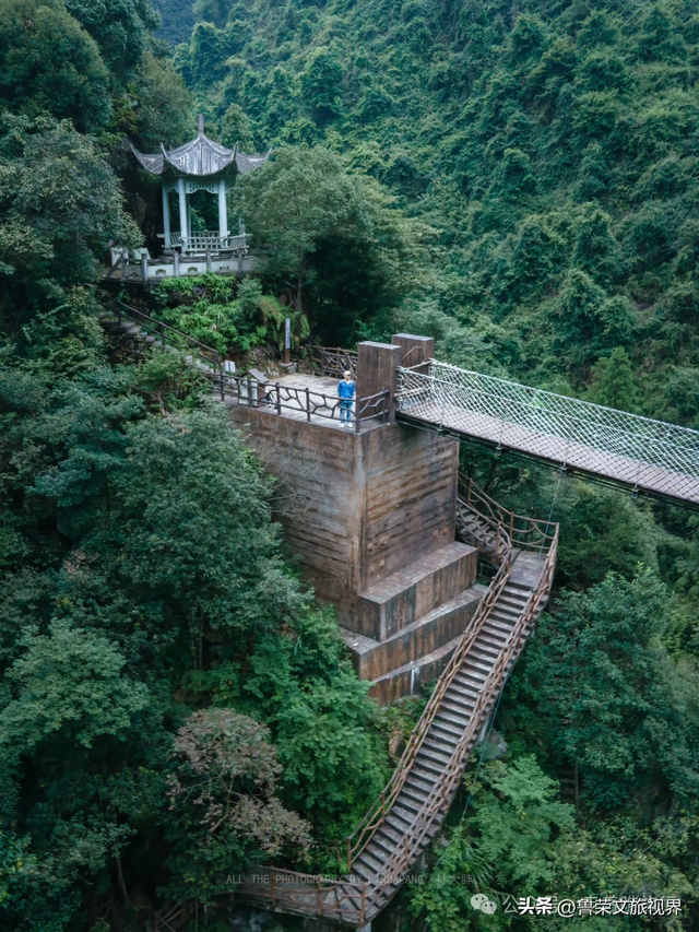 人少景美的宝藏小县城：藏着绝美海岛，一半草原一半海