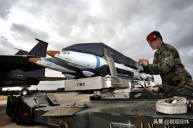 美国千里寻炸弹，不是怕失败	，是怕中俄变强