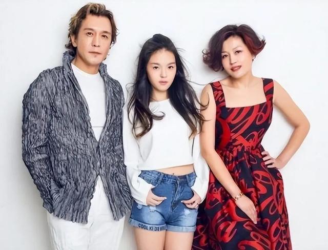 时隔多年李咏死因被揭开，妻子哈文道破真相，难怪选择葬身美国