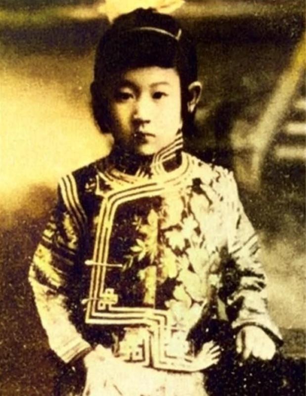 女间谍川岛芳子真实相貌：跟影视中差别太大，图4是玷污她的养父