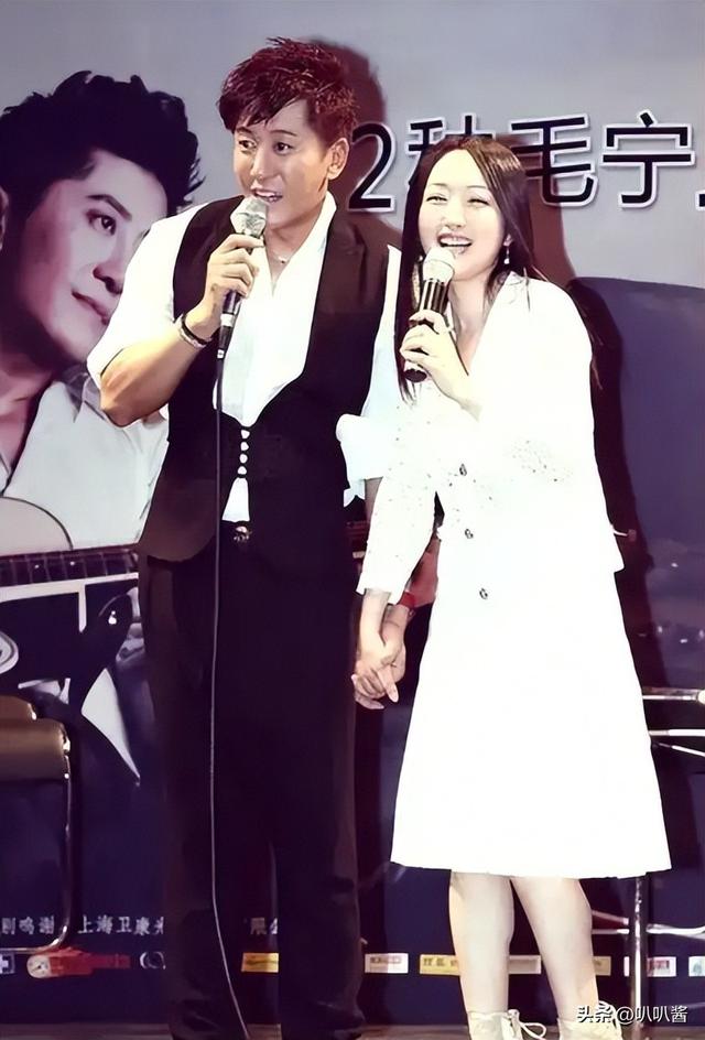 他8次上春晚	，作死被捕入狱，如今56岁无人问津，沦落到四处走穴