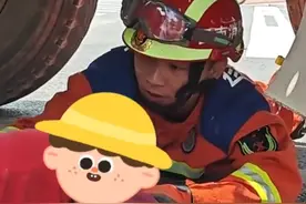 云南昆明：一对母子发生车祸，双双被压车下不同程度受伤，消防赶赴，小男孩不顾伤痛，哭着说先救妈妈图片