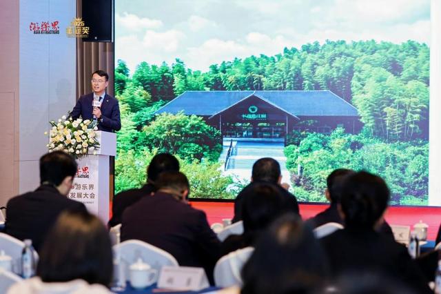 湄公河旅游旗下湖州长颈鹿庄园斩获2025“游乐界·金冠奖”杰出亲子乐园奖