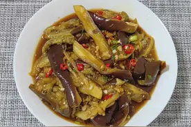 夏天，当属茄子最下饭了，教你6种茄子的家常做法，比肉还好吃图片