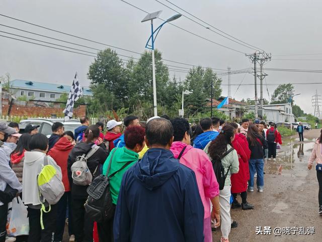 东北避暑游长白山站 山上雨大雾大人发抖 天池就是一个美丽的传说