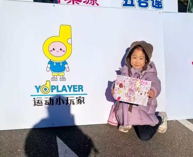 运动小玩家登顶冬奥山巅！京城秋岭，不负少年！