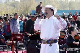 2023年乌鲁木齐金秋音乐会在南湖市民广场奏响图片
