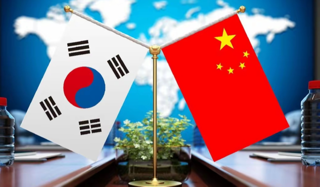 阅兵前夕，中方罕见祭扫韩国前总统墓地，李在明为何突然强烈反应？背后原因令人深思