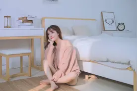 女人同意你搂她的腰的七个心理表现图片
