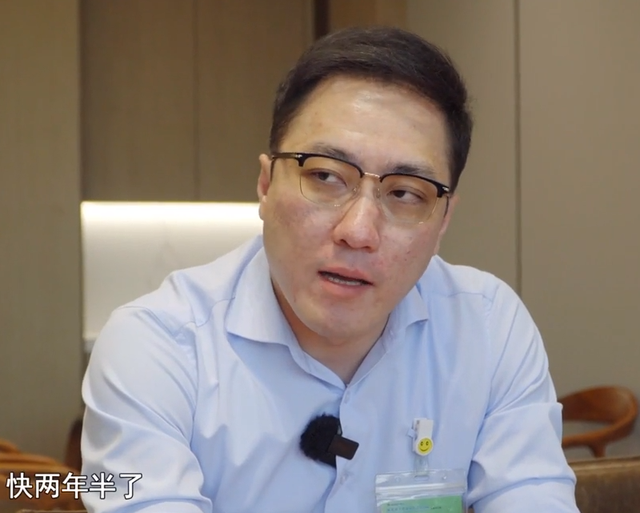 董明珠回应绯闻，王自如被众人嘲讽，网友挖出他办公室藏避孕套