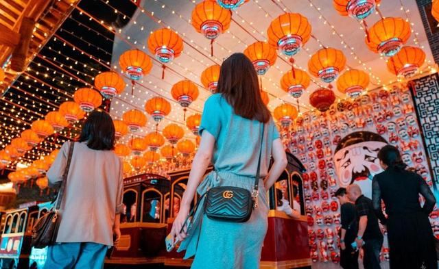 重庆和长沙这两大网红城市，哪个更好玩，实话实说差距还是比较大