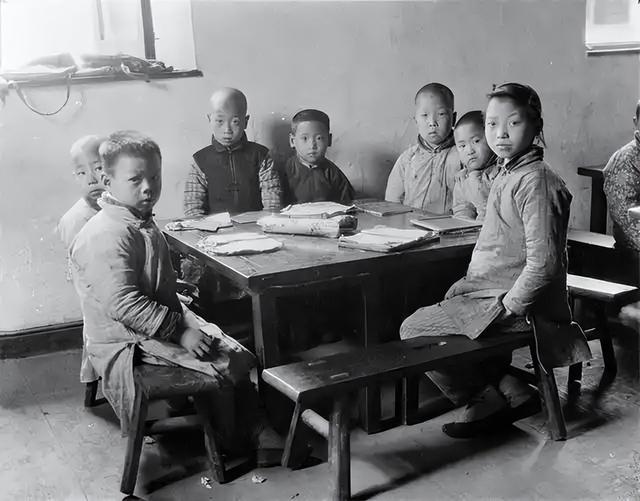 国军连长率部起义，凭乞讨走完长征，1952年被主席认出，你去哪了
