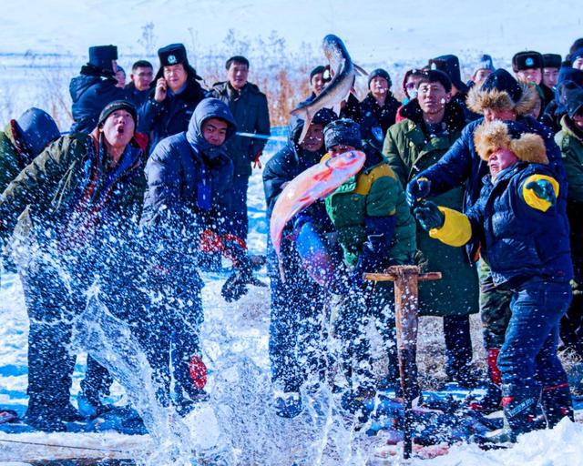 当肉夹馍邂逅锅包肉：双城共绘冰雪“丝路”新篇章