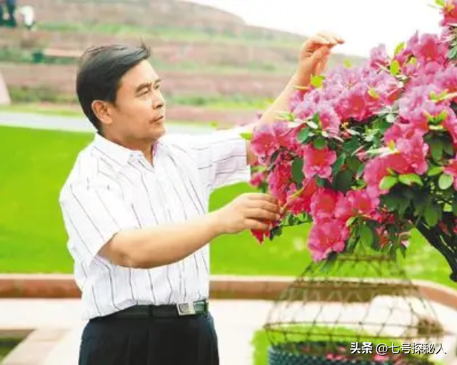 生了4个儿子，因太穷送走两个，谁知四个儿子最后都成了亿万富翁