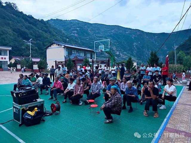 旅途新体验!舟曲“簪花之路”打造露天光影盛宴