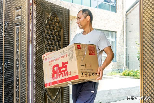 内黄：寒门学子金榜题名北大 京东快递温情护航求学路丨河南安阳