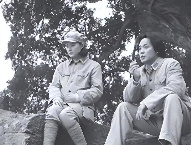 2002年，孔东梅去看望舅婆李立英，却意外得知，外婆曾有一初恋