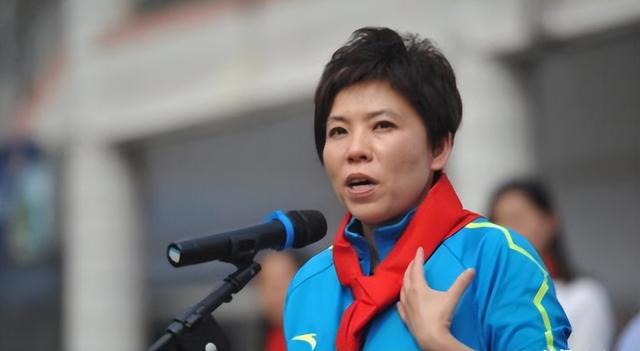 败国家20亿，向洋人下跪，改儿子国籍？"乒坛传奇"邓亚萍实力破谣