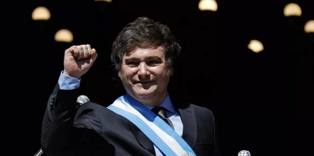 200亿就被美国收买了？阿根廷忘恩负义，米莱终止中阿合作计划