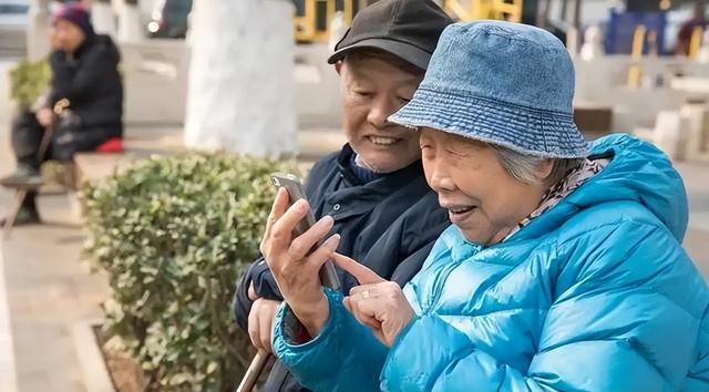 我国将迎来人口死亡高峰？22年1041万人去世、23年1110万，去年呢