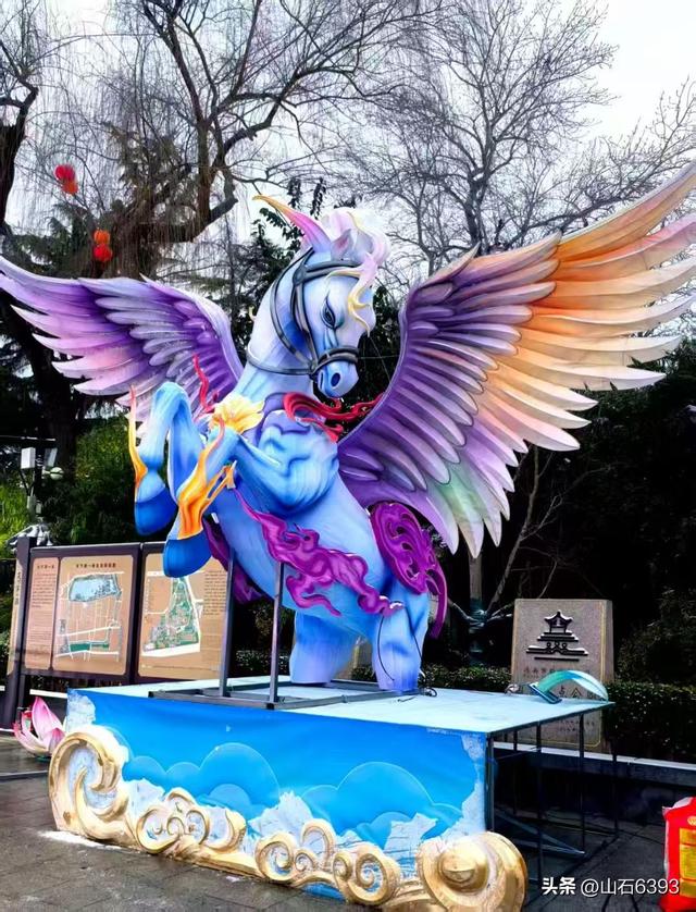 新华社原军事记者陶俊峰泉城美拍——筹备中的迎春花灯