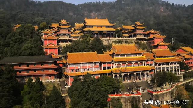 四川热得像“蒸笼”的城市，古代和成渝三足鼎立，美景小吃一大堆