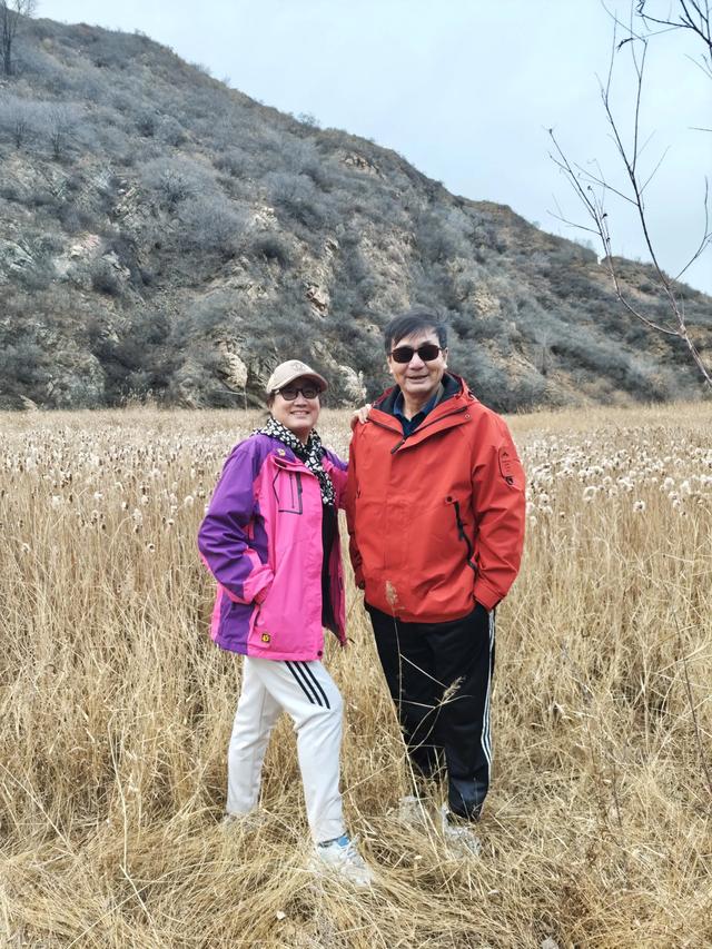 宣化瓦窑头水库芦苇成片，水天一色值得观看