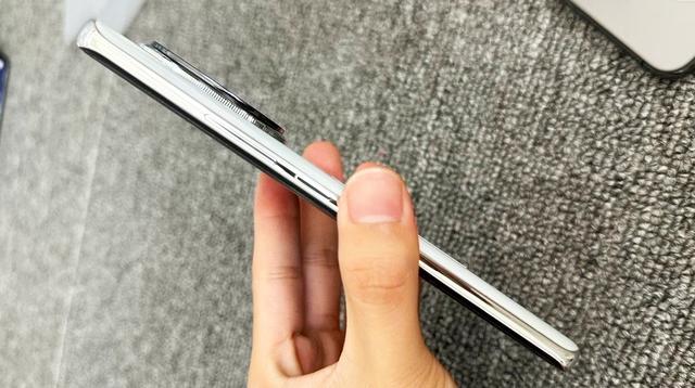 曲面屏设计防水还防摔，这款国产红米千元机，支持长焦拍照更清晰