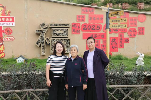从“空心村”到“网红村”！石楼崖头村国庆爆火！民宿爆满、村民增收，这条致富路太燃了！