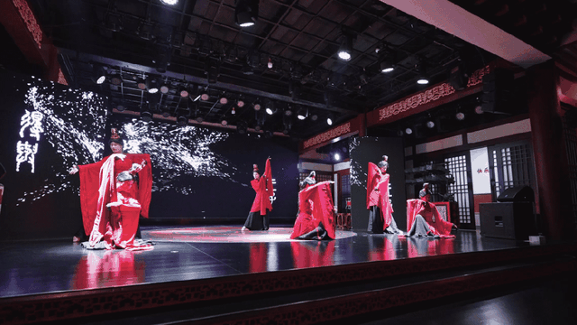 登高揽胜！她见证武汉巨变，三镇风华依然“于斯为盛”