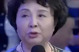 14年前，60岁老太冒死生下双胞胎，如今丈夫已逝去，她和孩子怎样图片