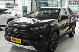 搭载2.0L动力+油耗6.84L！配备四驱系统！丰田RAV4荣放可以选吗？图片