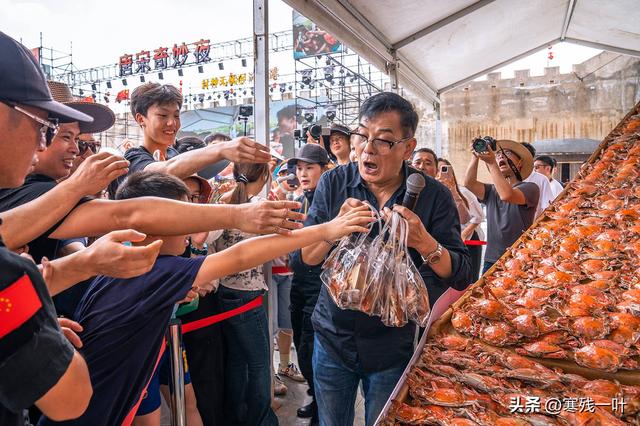国庆暖心游！吃螃蟹还能做慈善，有人为一只螃蟹捐了2000元