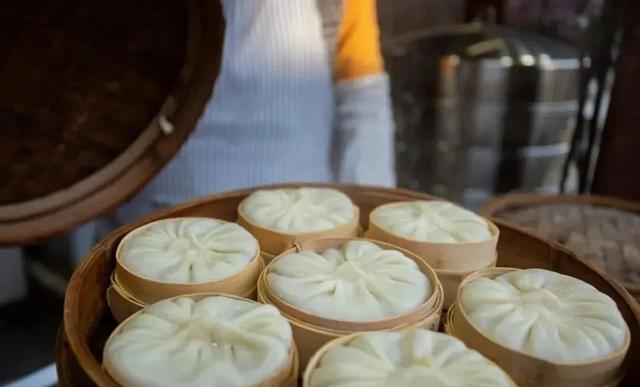 “你怎么知道王嘉尔来我家门口啦？”