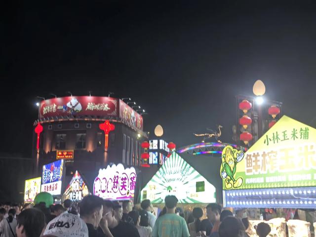 北京最大的夜市！逛三个小时完全没问题！停车场有十个！人山人海
