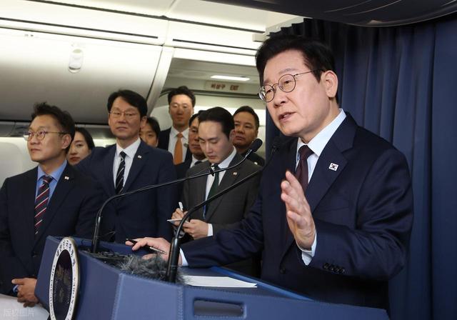 审判日本已开始，韩也加入战场，李在明送高市一句话，侮辱性极强