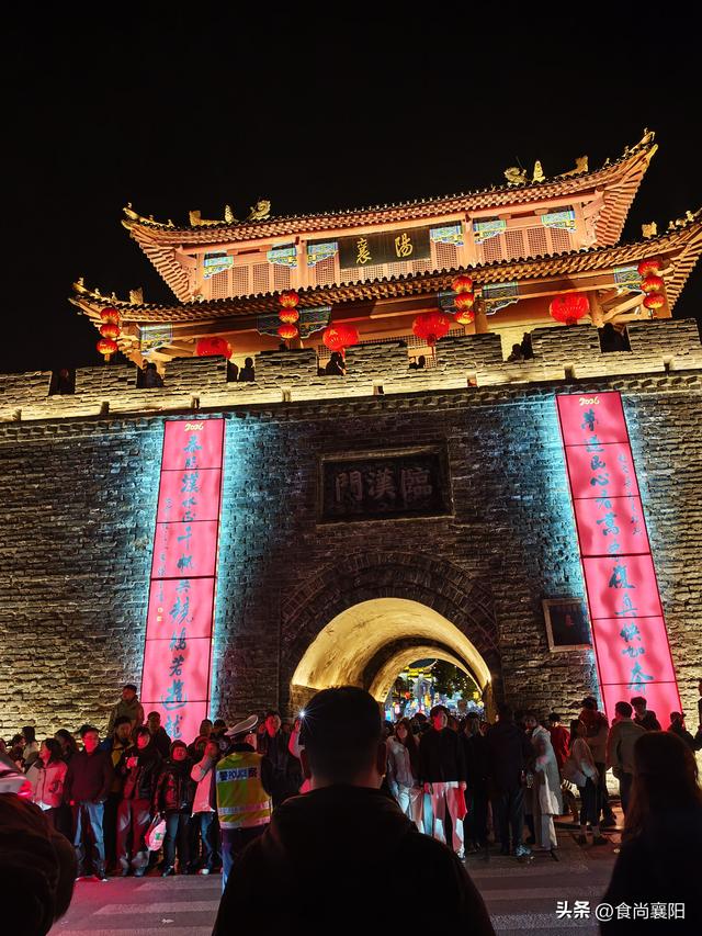 初五年味浓！襄阳城里“马”力足，人从众，这波流量襄阳接住了！