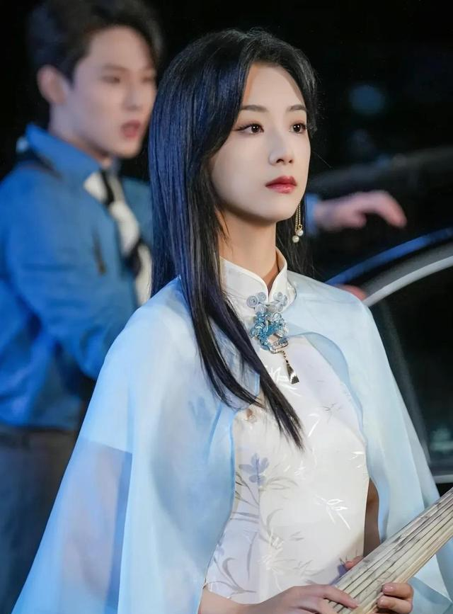 演员热榜的前几名：韩雨彤显老，李柯以婴儿肥，只有她挑不出毛病