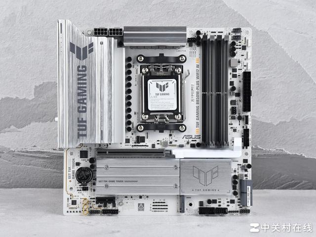 布局优化升级WIFI7 华硕B850重炮手白色版主板评测