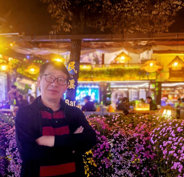 《七律·夜登丽江古城万古楼》