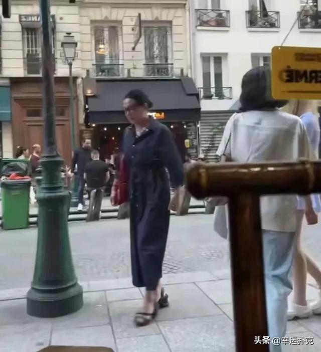 金星在法国街头被偶遇，58岁的她变成这样了，越来越像男人了