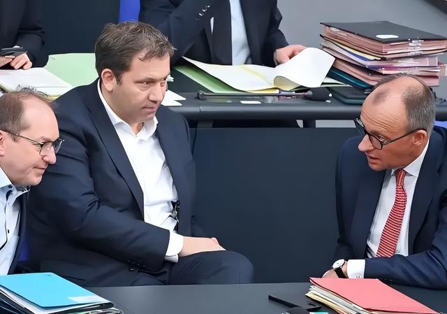 日本话音刚落，一国又介入台海，专机已经离华，要逼中国做3件事