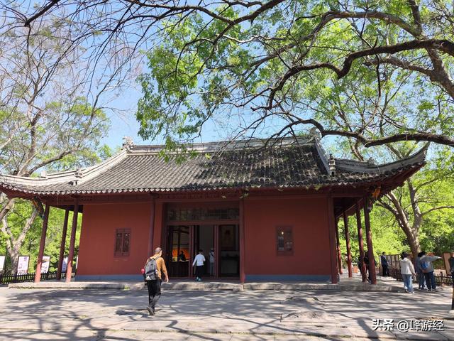 三访明孝陵，地宫藏在石头山下十分坚固，孙仲谋为其守门