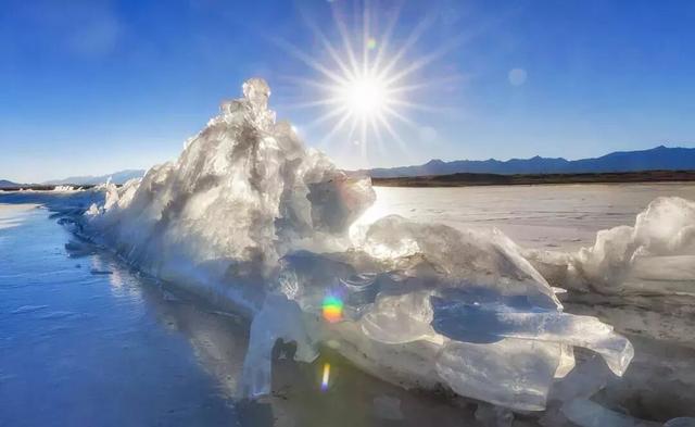 西藏冬日的冰湖仙境，堪比贝加尔湖！