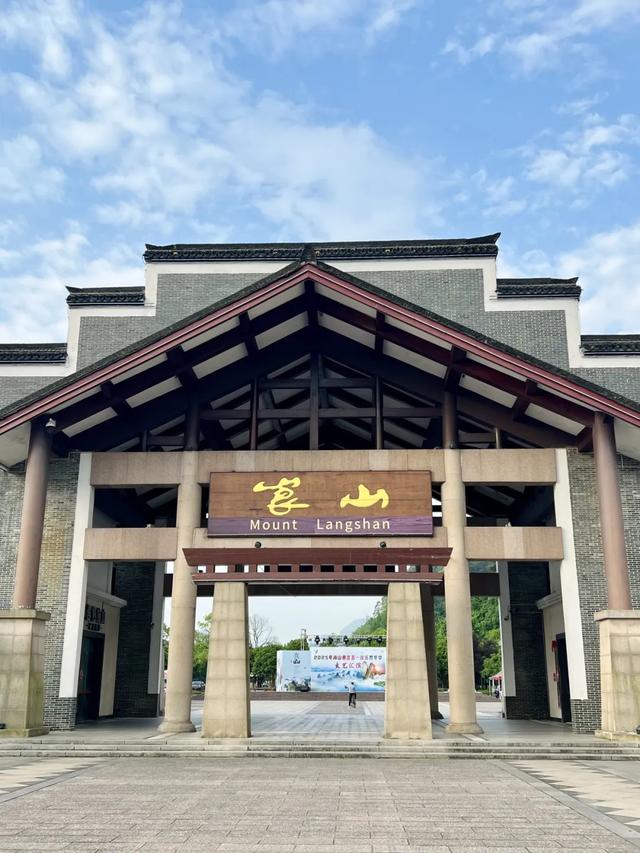 解锁初秋遛娃新花样！登山、溯溪、竹筏漂流……带娃玩转丹霞山水间