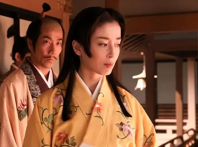 日本给唐高宗李治进献两个美女，临幸一夜后，她们就被关进了牢笼