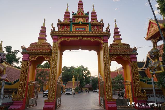 搭乘高铁去老挝，老挝旅行日记：万象（香昆寺、西蒙寺）