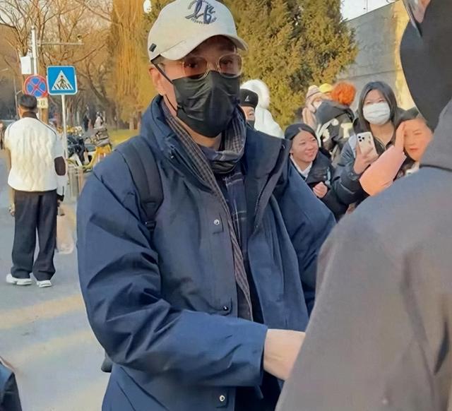 离世仅过去8个月，52岁辛柏青高调传出喜讯，朱媛媛终于能安心了